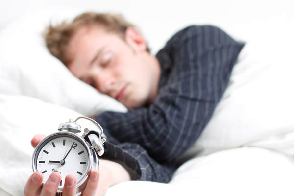 Neden Uyku Tutmaz? - 
	Yaplan yeni bir aratrmaya göre sizi uykusuz gecelerle kar karya brakan eyin beyninizin o günkü aktiviteleri olduu açkland. Ne kadar aktif bir gün geçirdiyseniz gece uyumanz da o kadar zorlayor.
